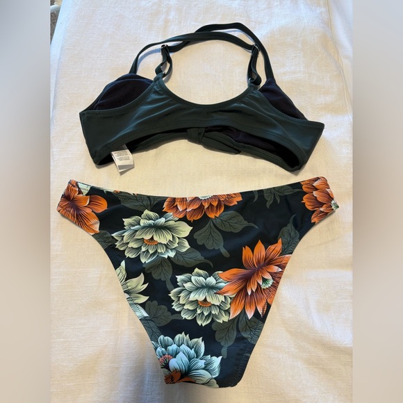 Cupshe Dark Green and Floral Bikini Set New with tags - Picture 4 of 5